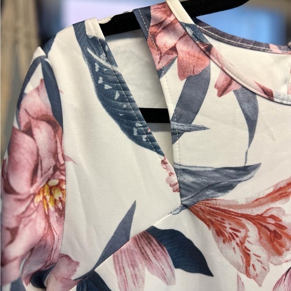 Ladies beautiful floral spring summer dress - Picture 3 of 11